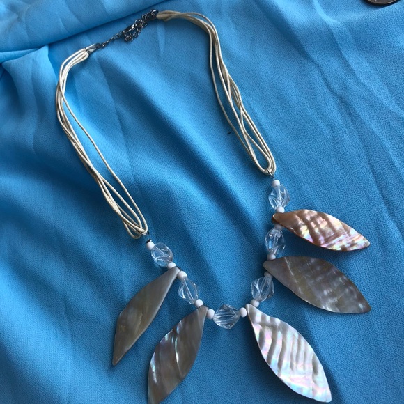 Shell Necklace - Picture 2 of 4